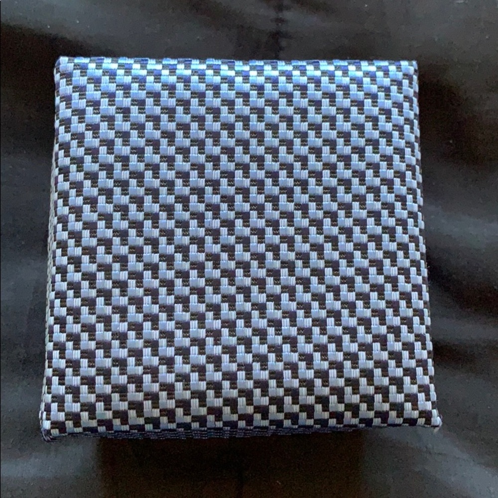 Tie , and matching pocket square